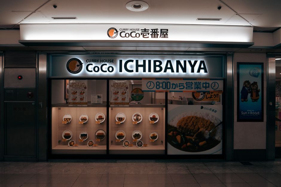 Outlet mall shopping in Japan — seen in everyday life in Tokyo