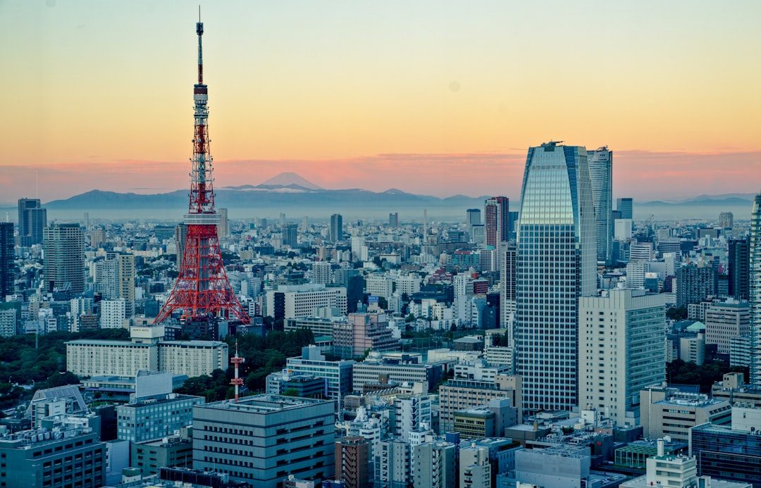 A Tokyo office worker's morning routine — seen in everyday life
